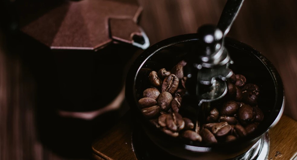 What is the Quietest Coffee Grinder? - The Indoor Haven