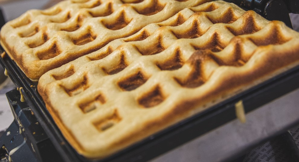 how to clean a waffle iron