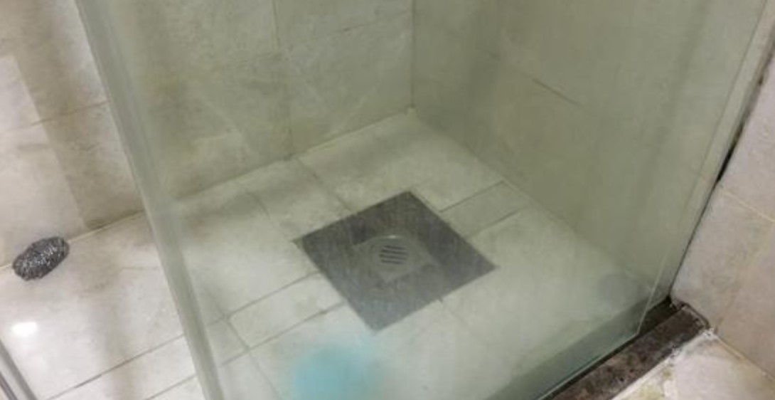 How to Clean Glass Shower Doors