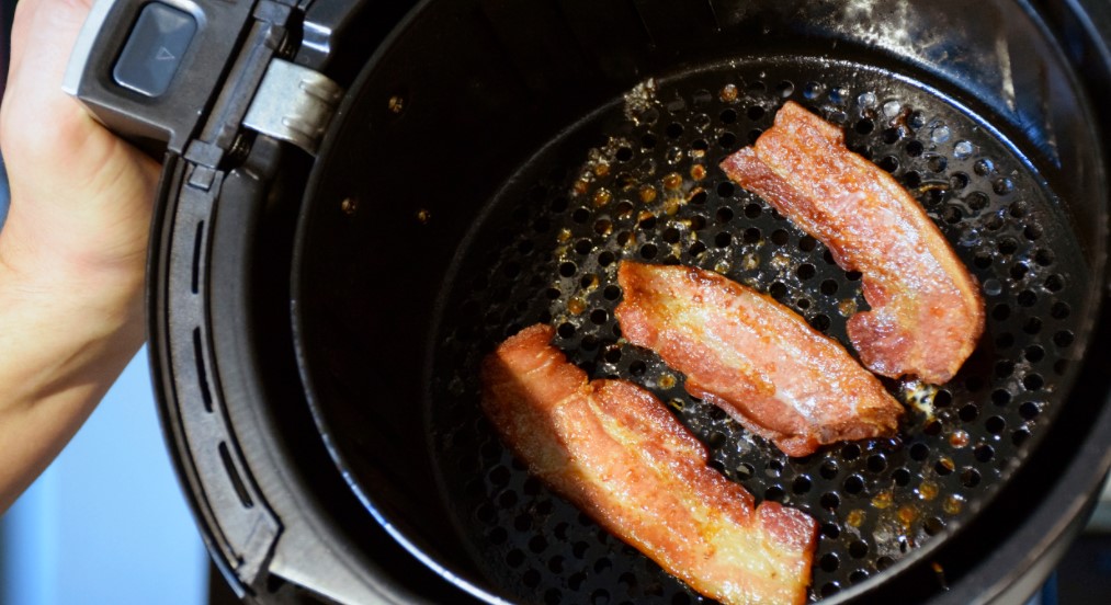 How to Clean Bakedon Grease from an Air Fryer The Indoor Haven