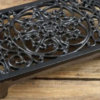 How Do You Remove Rust From a Cast Iron Trivet?