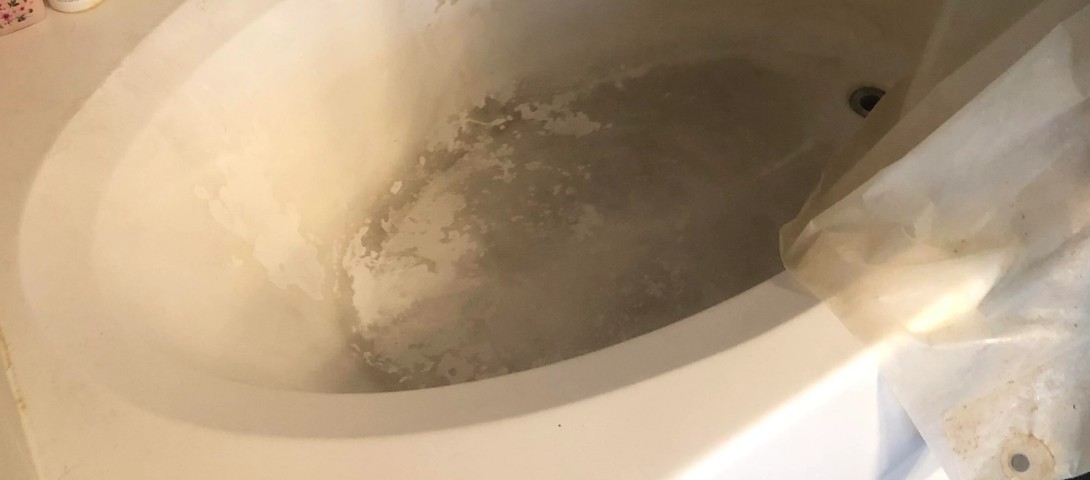 How Do You Clean a Badly Stained Bathtub?