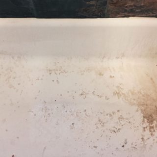 How to Deal with Bathtub Stains that Won't Come Out