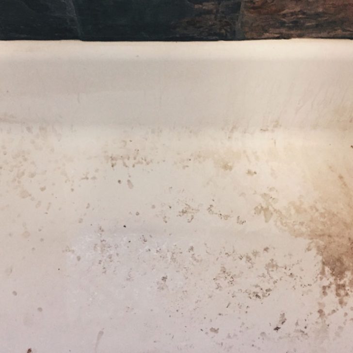 How to Deal with Bathtub Stains that Won’t Come Out